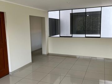 Amplio y Luminoso de 106 m2 en  2° Piso – 4 Dorm. Excelente Ubicación frente a parque!!