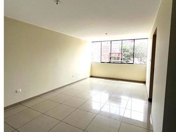 Amplio y Luminoso de 106 m2 en  2° Piso – 4 Dorm. Excelente Ubicación frente a parque!!