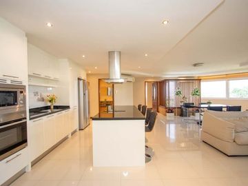 Hillside 4: 2 Bedrooms, 2 Bathrooms with City View Peaceful atmosphere, ideal for living, with a great location near all conveniences.