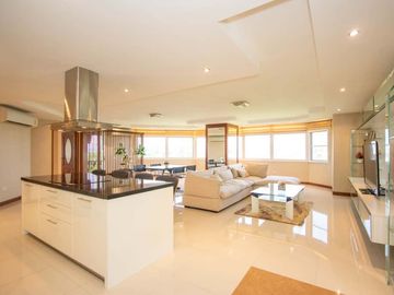 Hillside 4: 2 Bedrooms, 2 Bathrooms with City View Peaceful atmosphere, ideal for living, with a great location near all conveniences.