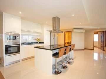 Hillside 4: 2 Bedrooms, 2 Bathrooms with City View Peaceful atmosphere, ideal for living, with a great location near all conveniences.