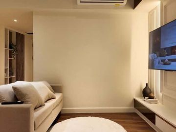 Luxury Condo for Sale in the Heart of Nimman, Soi 12 Ruen Come Tower Condo