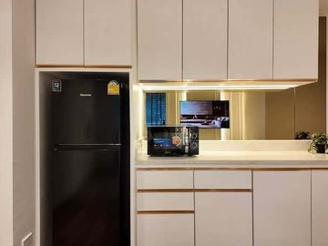 Luxury Condo for Sale in the Heart of Nimman, Soi 12 Ruen Come Tower Condo