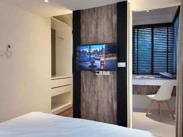 Luxury Condo for Sale in the Heart of Nimman, Soi 12 Ruen Come Tower Condo