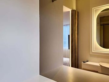 Luxury Condo for Sale in the Heart of Nimman, Soi 12 Ruen Come Tower Condo