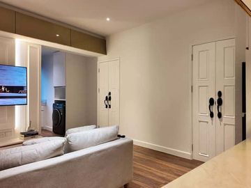 Luxury Condo for Sale in the Heart of Nimman, Soi 12 Ruen Come Tower Condo