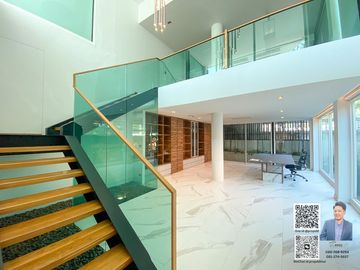 Corner Home Office for Sale with 8 Parking Spaces, Modern Design, and Swimming Pool in Thonglor
