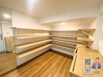 Corner Home Office for Sale with 8 Parking Spaces, Modern Design, and Swimming Pool in Thonglor