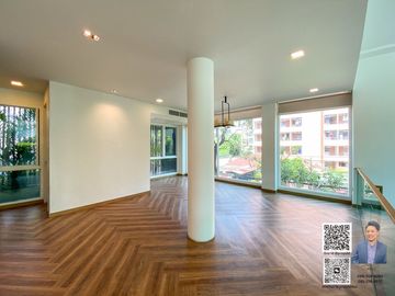 Corner Home Office for Sale with 8 Parking Spaces, Modern Design, and Swimming Pool in Thonglor