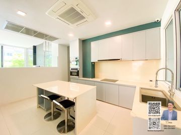 Corner Home Office for Sale with 8 Parking Spaces, Modern Design, and Swimming Pool in Thonglor