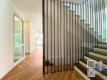 Corner Home Office for Sale with 8 Parking Spaces, Modern Design, and Swimming Pool in Thonglor