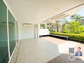 Corner Home Office for Sale with 8 Parking Spaces, Modern Design, and Swimming Pool in Thonglor