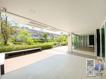 Corner Home Office for Sale with 8 Parking Spaces, Modern Design, and Swimming Pool in Thonglor