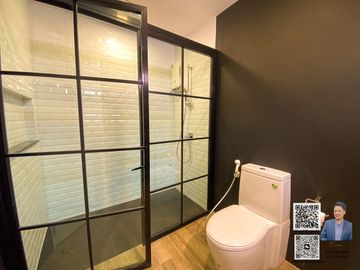 Corner Home Office for Sale with 8 Parking Spaces, Modern Design, and Swimming Pool in Thonglor