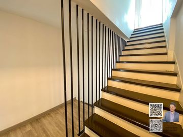 Corner Home Office for Sale with 8 Parking Spaces, Modern Design, and Swimming Pool in Thonglor
