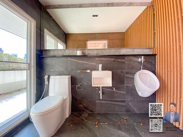 Corner Home Office for Sale with 8 Parking Spaces, Modern Design, and Swimming Pool in Thonglor