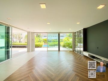 Corner Home Office for Sale with 8 Parking Spaces, Modern Design, and Swimming Pool in Thonglor