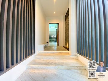 Corner Home Office for Sale with 8 Parking Spaces, Modern Design, and Swimming Pool in Thonglor