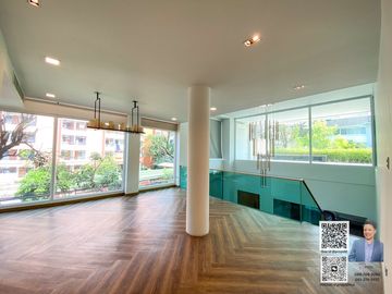 Corner Home Office for Sale with 8 Parking Spaces, Modern Design, and Swimming Pool in Thonglor