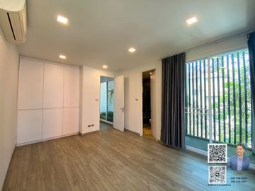 Corner Home Office for Sale with 8 Parking Spaces, Modern Design, and Swimming Pool in Thonglor
