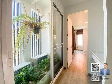 Corner Home Office for Sale with 8 Parking Spaces, Modern Design, and Swimming Pool in Thonglor