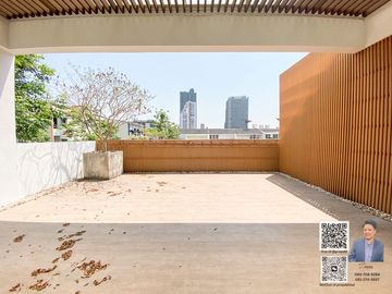 Corner Home Office for Sale with 8 Parking Spaces, Modern Design, and Swimming Pool in Thonglor
