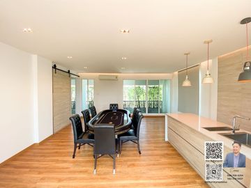 Corner Home Office for Sale with 8 Parking Spaces, Modern Design, and Swimming Pool in Thonglor
