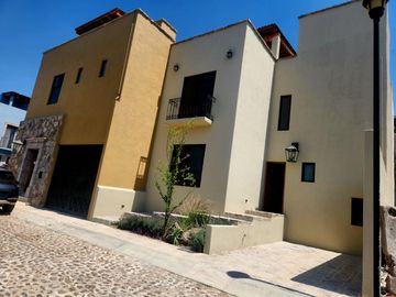 Casa. Privada Del Valle