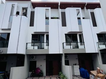 Rumah 3 Lantai Di Matraman Utan Kayu Jakarta Timur Bebas Banjir Nego