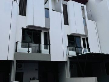 Rumah 3 Lantai Di Matraman Utan Kayu Jakarta Timur Bebas Banjir Nego