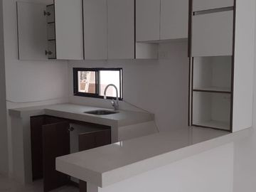 En Venta Casa con Jacuzzi Salinas Costa de Oro con calles asfaltadas