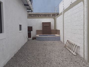 En Venta Casa con Jacuzzi Salinas Costa de Oro con calles asfaltadas