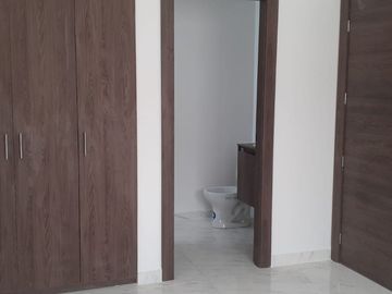 En Venta Casa con Jacuzzi Salinas Costa de Oro con calles asfaltadas