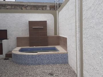 En Venta Casa con Jacuzzi Salinas Costa de Oro con calles asfaltadas