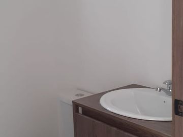En Venta Casa con Jacuzzi Salinas Costa de Oro con calles asfaltadas