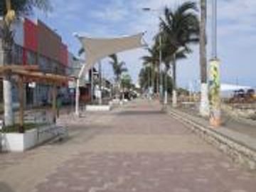 En Venta Casa con Jacuzzi Salinas Costa de Oro con calles asfaltadas