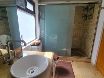 CASA FUNCIONAL Y PRÁCTICA EN VENTA, CENTRO DE AVANDARO