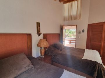 CASA FUNCIONAL Y PRÁCTICA EN VENTA, CENTRO DE AVANDARO