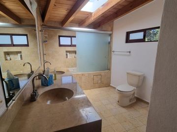 CASA FUNCIONAL Y PRÁCTICA EN VENTA, CENTRO DE AVANDARO