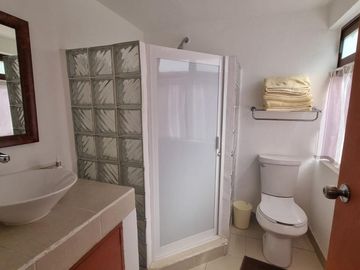 CASA FUNCIONAL Y PRÁCTICA EN VENTA, CENTRO DE AVANDARO