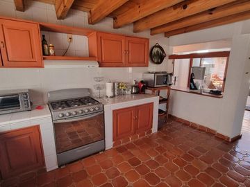 CASA FUNCIONAL Y PRÁCTICA EN VENTA, CENTRO DE AVANDARO