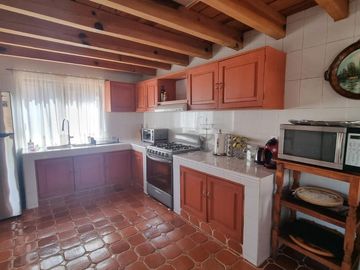 CASA FUNCIONAL Y PRÁCTICA EN VENTA, CENTRO DE AVANDARO