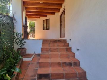 CASA FUNCIONAL Y PRÁCTICA EN VENTA, CENTRO DE AVANDARO