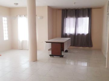EN VENTA  CASA ESQUINERA CON DOS TERRENOS / SANTA ELENA