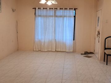 EN VENTA  CASA ESQUINERA CON DOS TERRENOS / SANTA ELENA
