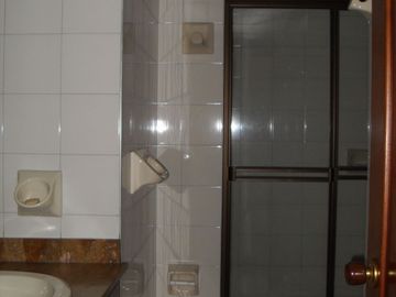 VENDO APARTAMENTO EN EL PEÑON ÁREA: 122.57M2 3 ALCOBAS MÁS SERVICIO