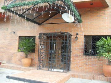 VENDO APARTAMENTO EN EL PEÑON ÁREA: 122.57M2 3 ALCOBAS MÁS SERVICIO