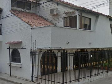 CASA EN VENTA MANGA CERCA DE LA BAHIA