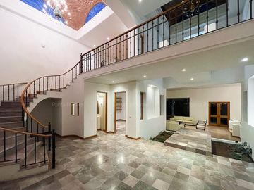 Residencia en Venta San Gonzalo Colomos Patria, Zona Dorada Zapopan