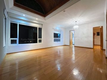Residencia en Venta San Gonzalo Colomos Patria, Zona Dorada Zapopan